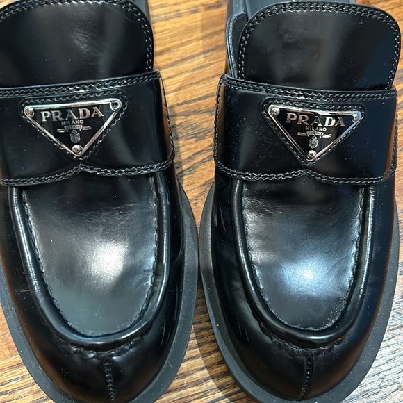 š¤Prada leather logo mules. size 36. come with box and dust bag. - Picture 3 of 8